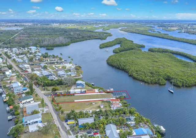 2nd image of 3304 W Shell Point Rd, Ruskin, FL 33570 | MLS# TB8468031