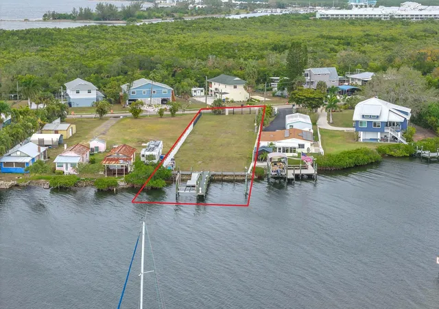 3rd image of 3304 W Shell Point Rd, Ruskin, FL 33570 | MLS# TB8468031