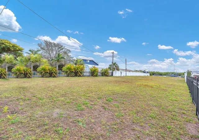 5th image of 3304 W Shell Point Rd, Ruskin, FL 33570 | MLS# TB8468031