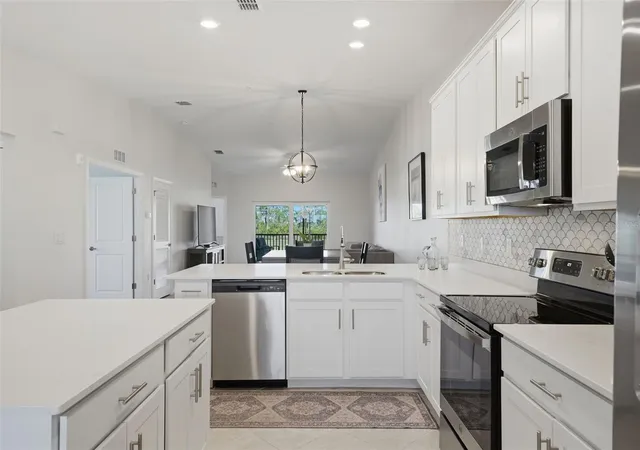 Listing Photo 4 - Condo for sale in building located at 12440 Wellen Golf St, Venice, FL 34293 - Unit #201