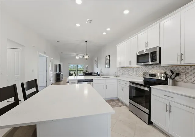 Listing Photo 5 - Condo for sale in building located at 12440 Wellen Golf St, Venice, FL 34293 - Unit #201