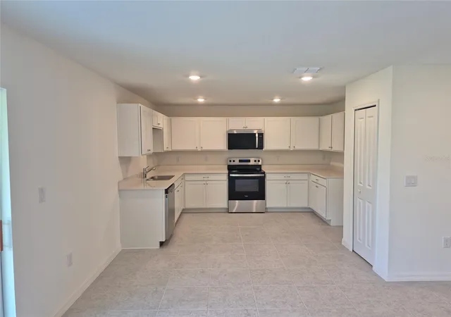 Photo 3 of Single family home for sale at 8813 Pine Bark Way, Wildwood, FL 34785 | MLS# C7520810 | Listing updated on 2026-08-25
