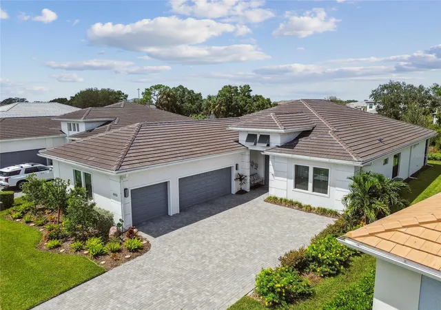 Photo 1 of Single family home for sale at 4952 Surfside Cir, Bradenton, FL 34211 | MLS# A4679642 | Listing updated on 2026-08-08