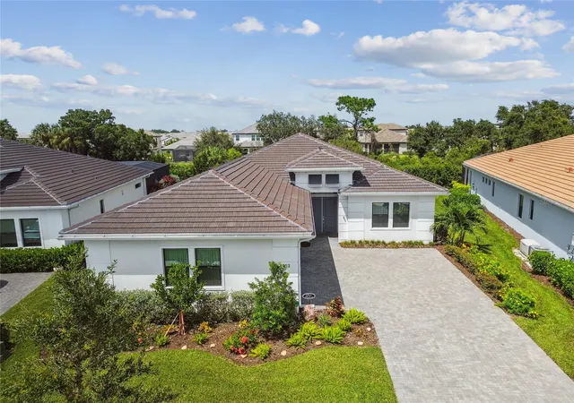 Photo 2 of Single family home for sale at 4952 Surfside Cir, Bradenton, FL 34211 | MLS# A4679642 | Listing updated on 2026-08-08