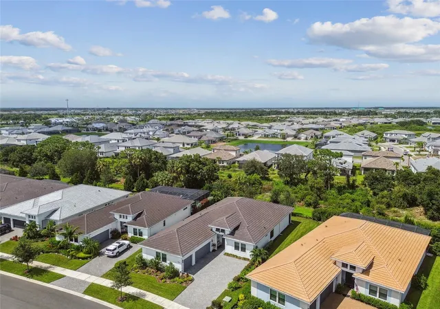 Photo 3 of Single family home for sale at 4952 Surfside Cir, Bradenton, FL 34211 | MLS# A4679642 | Listing updated on 2026-08-08