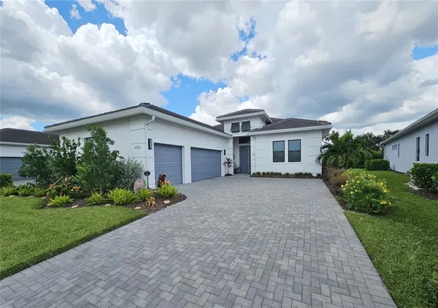 Photo 3 of Single family home for sale at 4952 Surfside Cir, Bradenton, FL 34211 | MLS# A4679642 | Listing updated on 2026-08-08