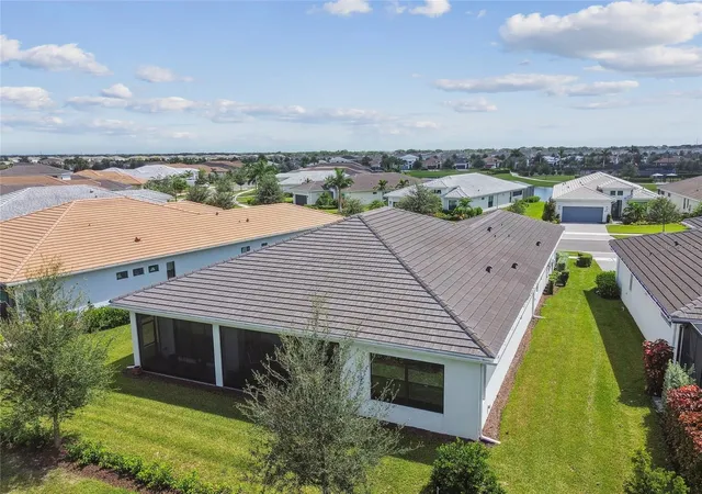 Photo 4 of Single family home for sale at 4952 Surfside Cir, Bradenton, FL 34211 | MLS# A4679642 | Listing updated on 2026-08-08