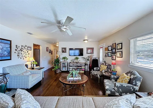 5th image of 717 W End Crescent N, Lakeland, FL 33803 | MLS# O6376476