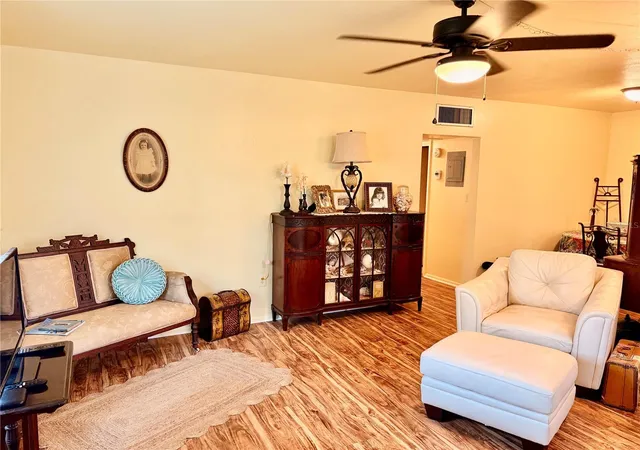 5th image of 1700 6Th St Nw #C1, Winter Haven, FL 33881 | MLS# L4958845