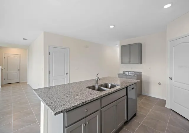3rd image of 5395 Cloudberry Ave, Lakeland, FL 33811 | MLS# O6376550
