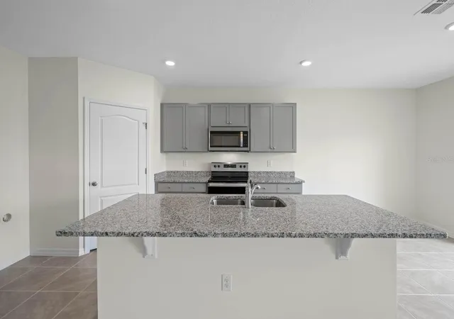 4th image of 5395 Cloudberry Ave, Lakeland, FL 33811 | MLS# O6376550