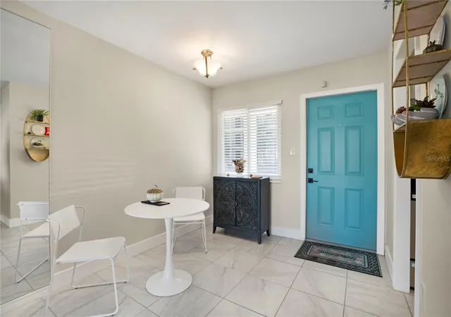 2nd image of 2211 Sunset Dr #E3, Bradenton, FL 34207 | MLS# A4679691
