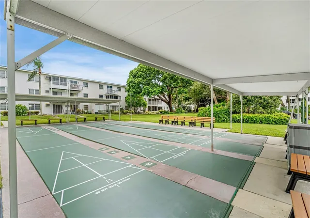 2nd image of 2211 Sunset Dr, BRADENTON, FL 34207