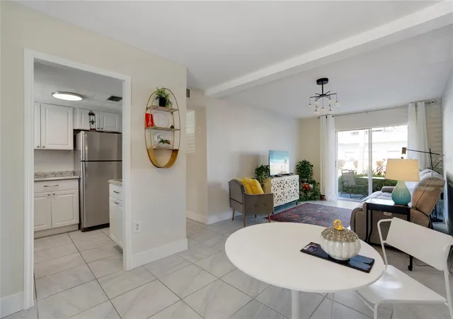 4th image of 2211 Sunset Dr, BRADENTON, FL 34207