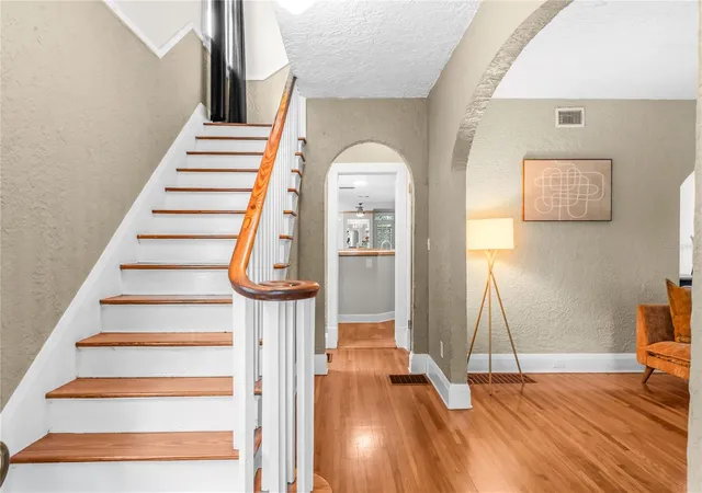 4th image of 210 Phillips Pl, Orlando, FL 32806 | MLS# O6376560
