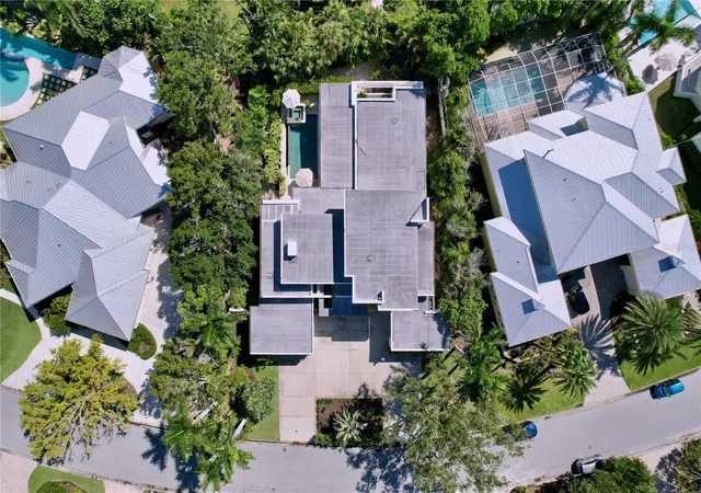 2nd image of 1347 Harbor Dr, Sarasota, FL 34239 | MLS# A4679697