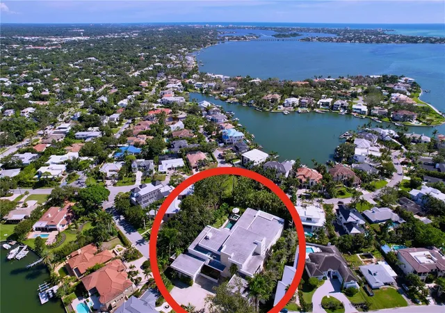 3rd image of 1347 Harbor Dr, Sarasota, FL 34239 | MLS# A4679697