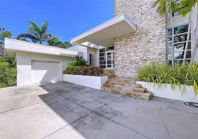 4th image of 1347 Harbor Dr, Sarasota, FL 34239 | MLS# A4679697