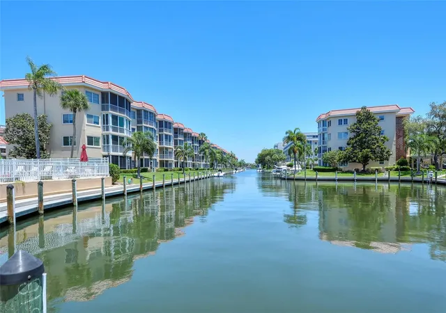 Homes for sale in Sarasota, FL | 1257 S Portofino Dr #307, Sarasota, FL 34242 | MLS# A4679704