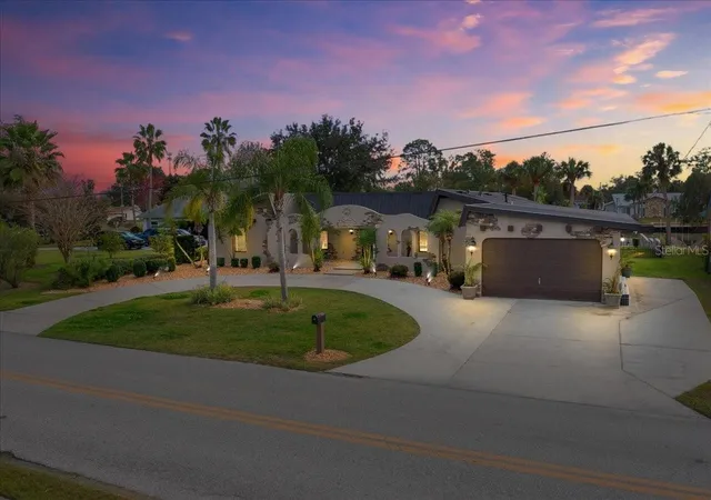 Homes for sale in Crystal River, FL | 452 Se Paradise Point Rd, Crystal River, FL 34429 | MLS# O6376601