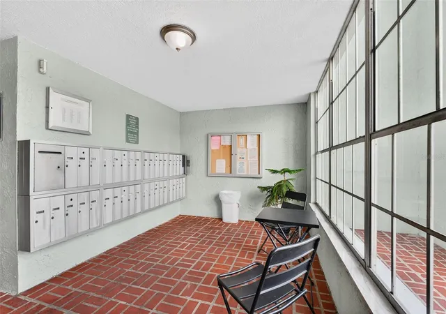 2nd image of 1706 Belleair Forest Dr, BELLEAIR, FL 33756