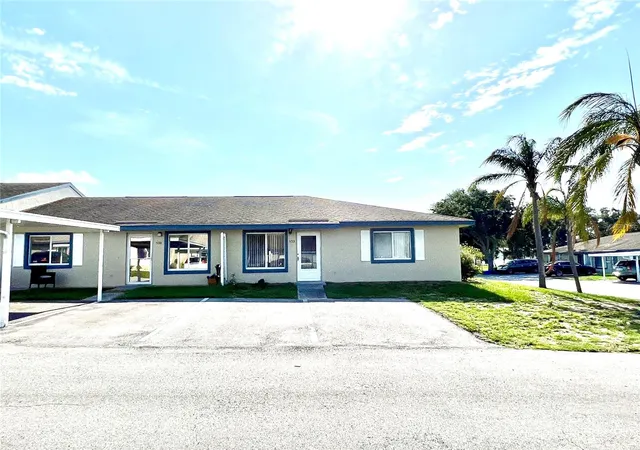 Photo 3 of Townhouse for sale at 532 Winter Ter, Winter Haven, FL 33881 | MLS# O6376627 | Listing updated on 2026-08-26
