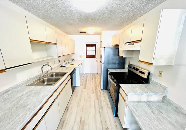 Photo 4 of Townhouse for sale at 532 Winter Ter, Winter Haven, FL 33881 | MLS# O6376627 | Listing updated on 2026-08-26