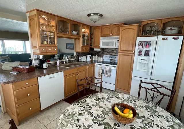 5th image of 37 Pindo Palm St W, Largo, FL 33770 | MLS# TB8468590