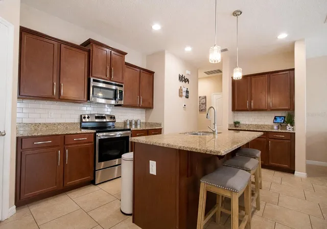 Photo 3 of Single family home for sale at 201 Compass Rose Dr, Groveland, FL 34736 | MLS# G5107232 | Listing updated on 2026-09-13