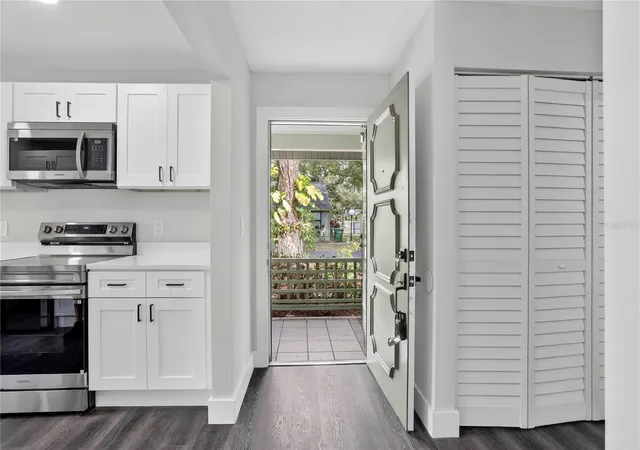 Homes for sale in Sarasota, FL | 5014 Barrington Cir #2102, Sarasota, FL 34234 | MLS# TB8468599