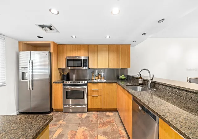 5th image of 201 W Laurel St #310, Tampa, FL 33602 | MLS# TB8468624