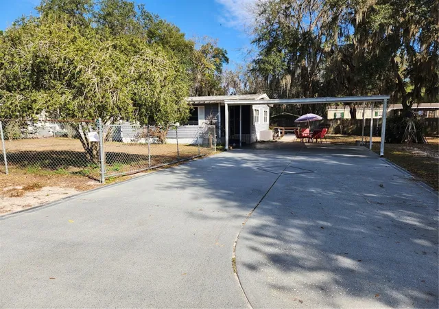 Homes for sale in Lake Panasoffkee, FL | 2289 Cr 436A, Lake Panasoffkee, FL 33538 | MLS# OM717399