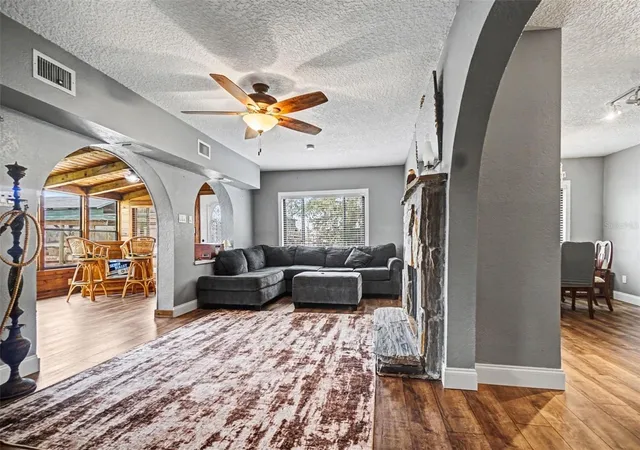 4th image of 55316 Claire St, Astor, FL 32102 | MLS# O6376841