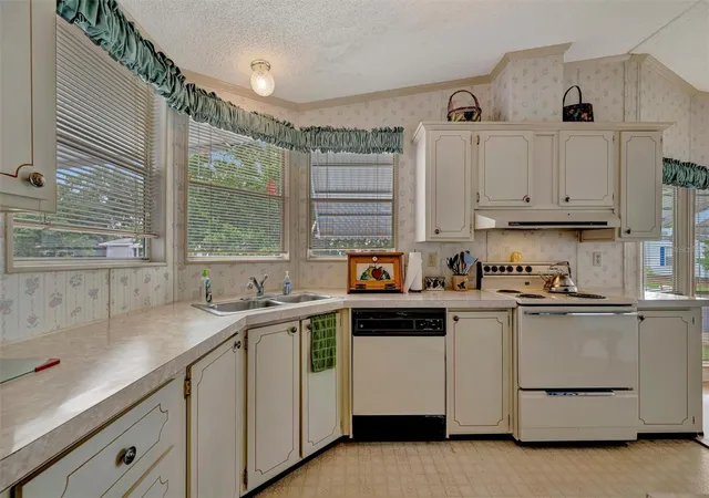 5th image of 106 N Saint George Cir, Apollo Beach, FL 33572 | MLS# TB8468849