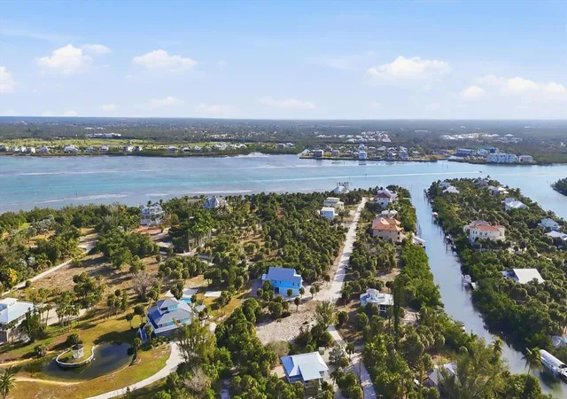 Photo 4 of Single family home for sale at 19 Lemon Bay Ln, Placida, FL 33946 | MLS# D6145820 | Listing updated on 2026-04-27