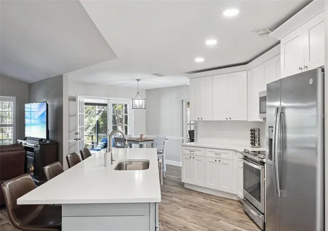 3rd image of 692 Rochester St, Oviedo, FL 32765 | MLS# O6376901