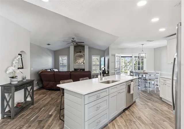 4th image of 692 Rochester St, Oviedo, FL 32765 | MLS# O6376901