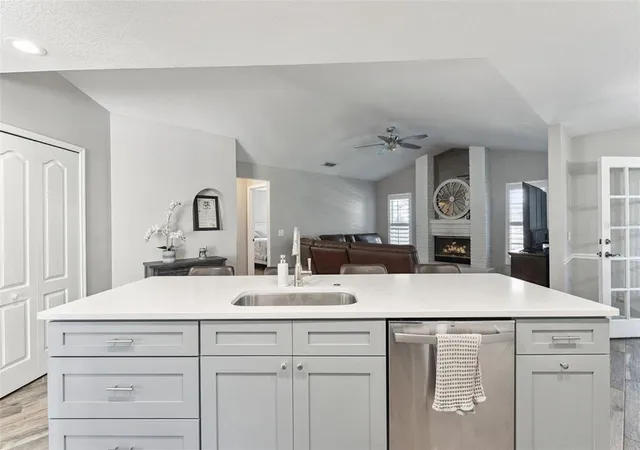 2nd image of 692 Rochester St, Oviedo, FL 32765 | MLS# O6376901