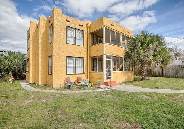 Photo 2 of Multi family home for sale at 426 E Citrus Ave, Eustis, FL 32726 | MLS# G5107267 | Listing updated on 2026-09-08