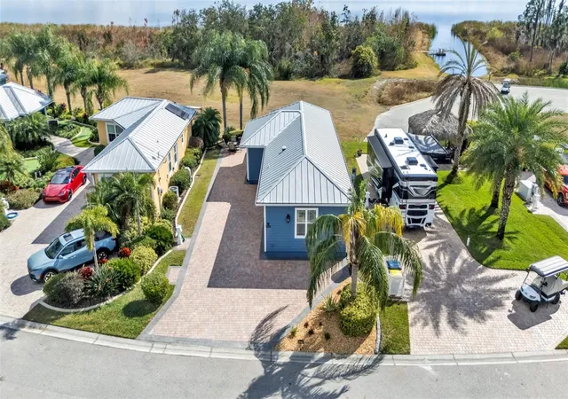 Photo 4 of Single family home for sale at 3272 Fish Hawk Dr, Polk City, FL 33868 | MLS# L4958890 | Listing updated on 2026-01-28