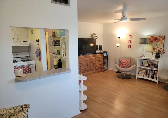 Listing Photo 5 - Condo for sale in building located at 5945 21St St N, St. Petersburg, FL 33714 - Unit #18