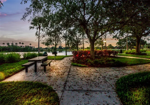 2nd image of 803 Fairwaycove Ln, BRADENTON, FL 34212