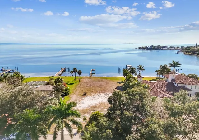 Photo 4 of Land for sale at 6330 Bahama Shrs Dr S, St Petersburg, FL 33705 | MLS# TB8469163 | Listing updated on 2026-02-02