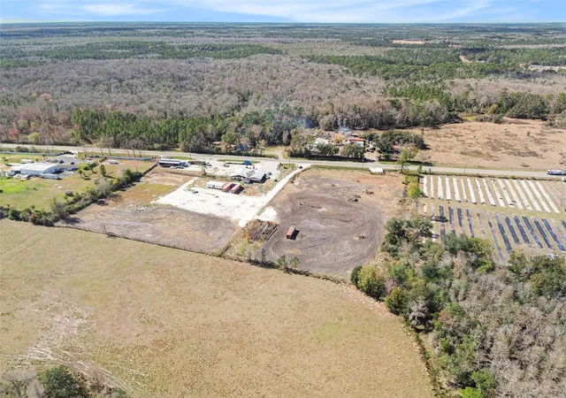 Photo 3 of Sale Pending at 3824 State Rd 33, Clermont, FL 34714 | MLS# O6377164 | Listing updated on 2026-09-14