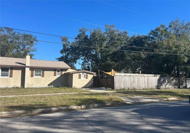 3rd image of 3324 W Marlin Ave, Tampa, FL 33611 | MLS# TB8469258