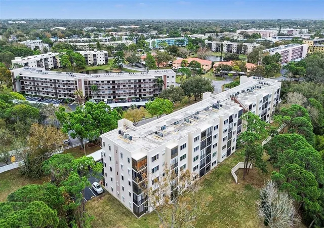 2nd image of 8198Th Ter Gdn Dr N, Saint Petersburg, FL 33709