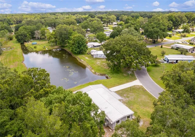 Photo 2 of Manufactured home for sale at 302 Ivanhoe Cir, Lady Lake, FL 32159 | MLS# G5107334 | Listing updated on 2026-09-18