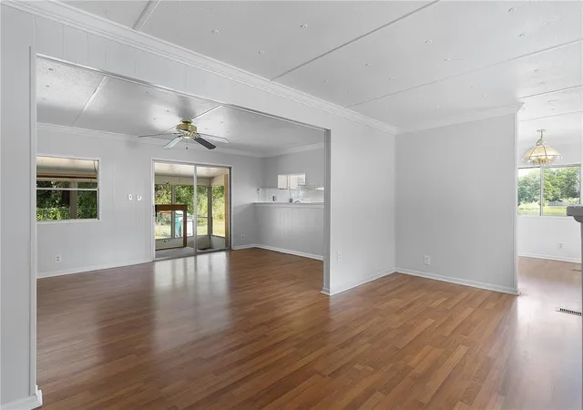 Photo 4 of Manufactured home for sale at 302 Ivanhoe Cir, Lady Lake, FL 32159 | MLS# G5107334 | Listing updated on 2026-09-18