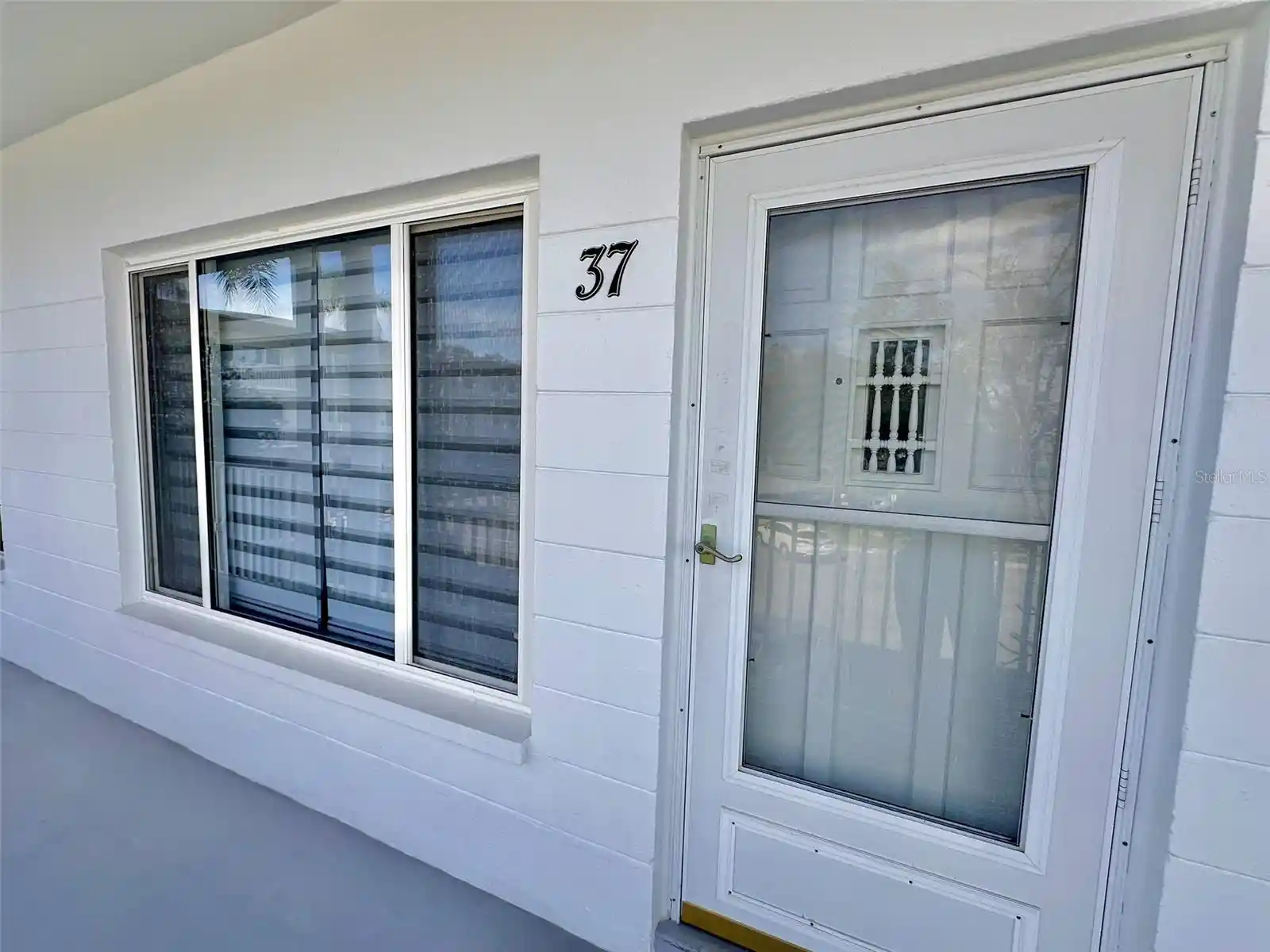 Listing Photo 2 - Condo for sale in 2431 Canadian Wy located at 2431 Canadian Wy, Clearwater, FL 33763 - Unit #37
