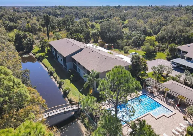 Photo 2 of Condo for sale at 3363 Cross Crk Dr #3363, Sarasota, FL 34231 | MLS# A4680117 | Listing updated on 2026-08-04